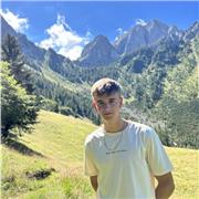 Studente universitario in ingegneria meccanica, diplomato al istituto Natta di Bergamo